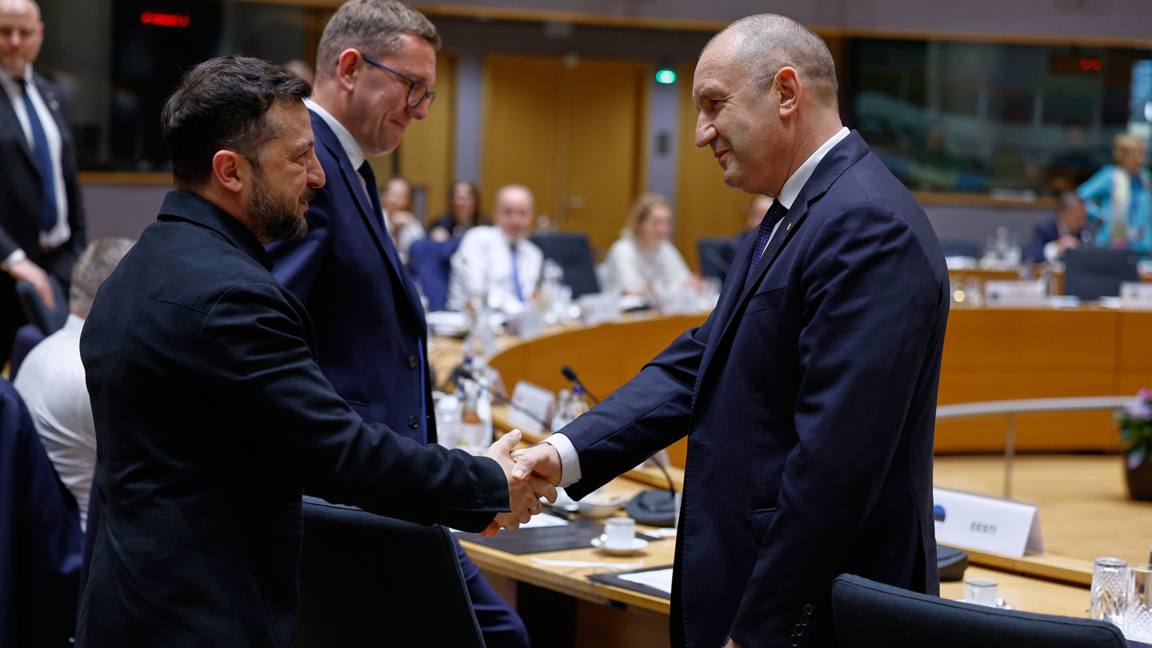 Prime Minister Rumen Radev meets with President Volodymyr Zelenskyy in Brussels