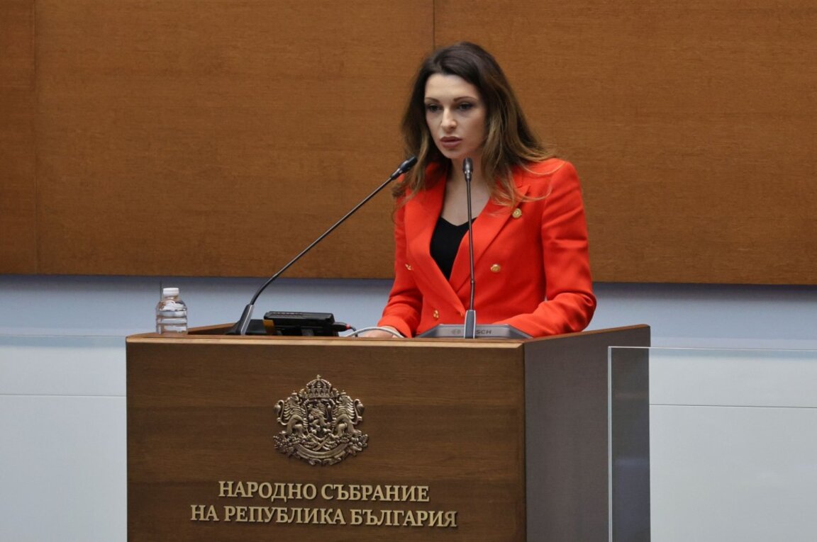 Павела Митова