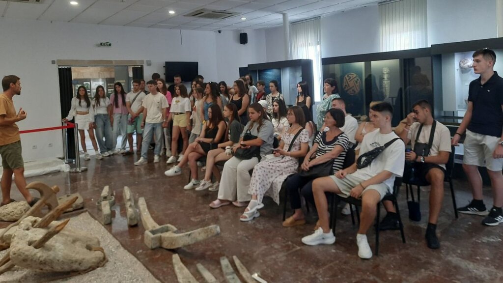 Lección sobre Bulgaria… espíritu ancestral en niños de “Izvorche” en Ucrania