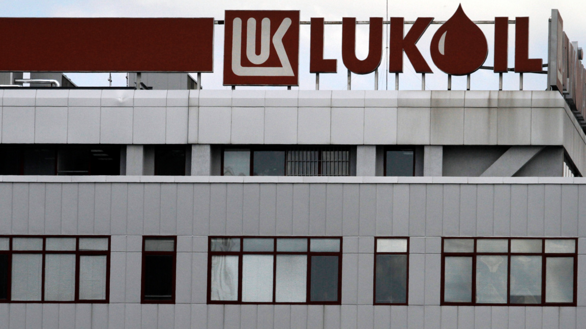 Швейцарски посредник на “Лукойл“ в България иска международен арбитраж