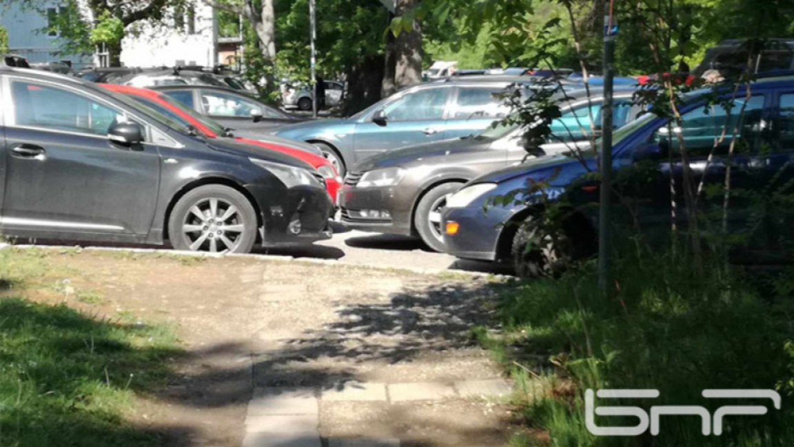 Превръщат 11 кални точки в район "Люлин" в паркинги 