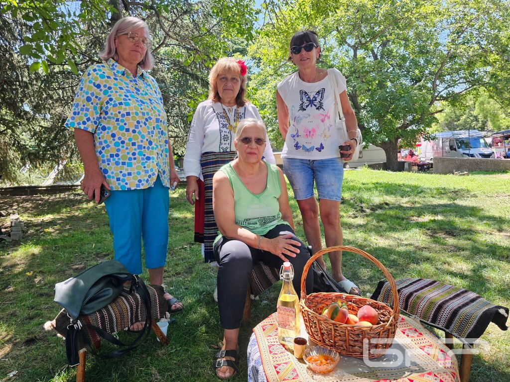 Село Гавраилово празник на прасковата