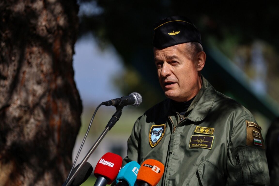 Ген. Русев: Процедурата за приемане на първия F-16 Block 70 не е завършила
