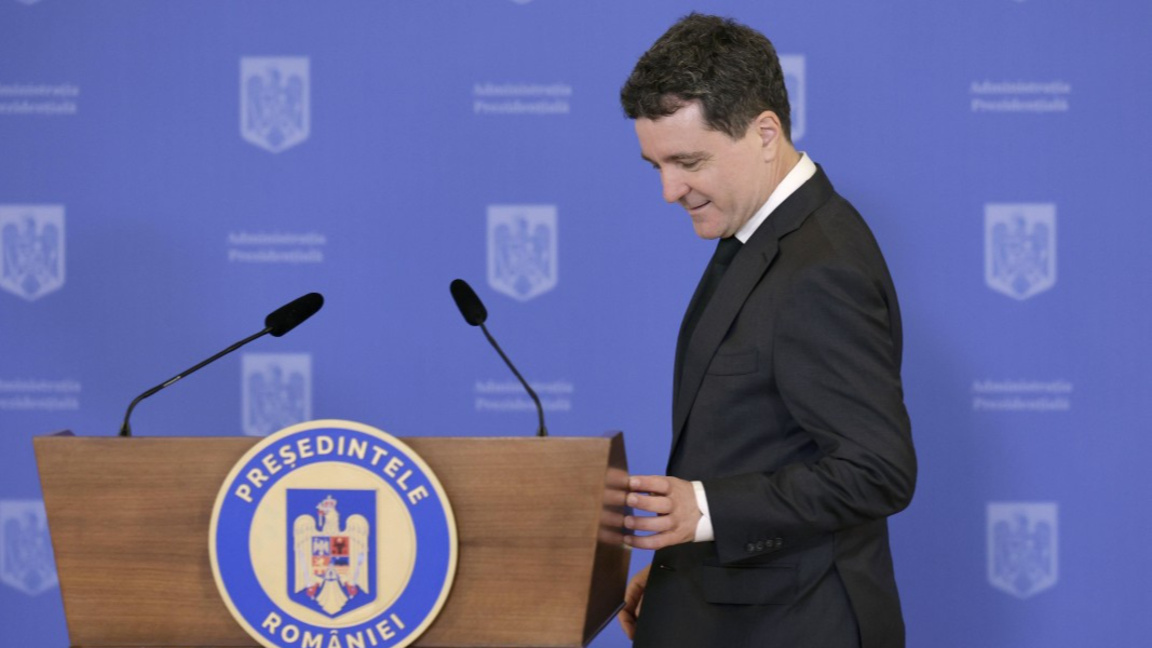 Румънският президент обсъжда с партиите ...