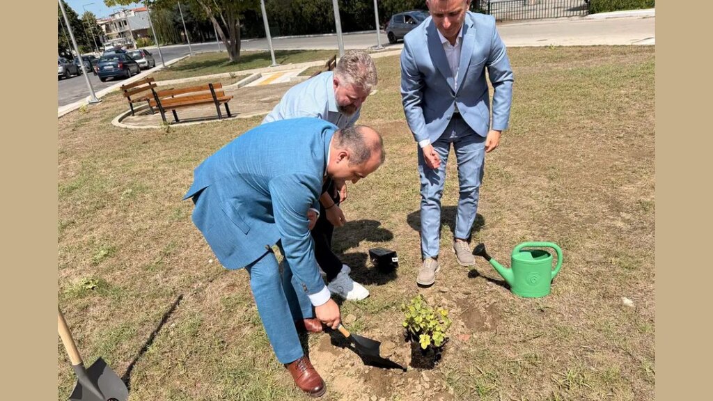 "El Patio de las Rosas": un nuevo símbolo de amistad entre Kazanlak y Didimótico