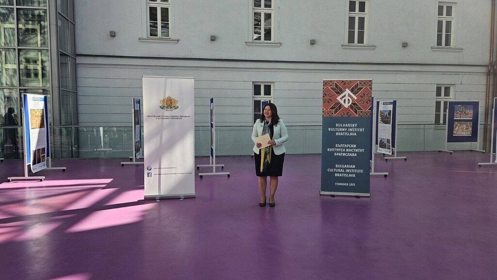 H.E. Snezhana Yoveva-Dimitrova, Ambassador of the Republic of Bulgaria to the Slovak Republic, opens the exhibition