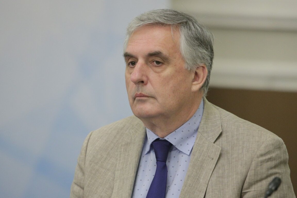 Ивайло Калфин