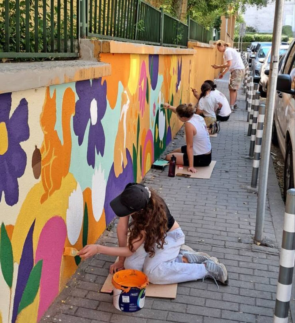 Të rinj vullnetarë të huaj i shtuan ngjyrat e solidaritetit kryeqytetit tonë