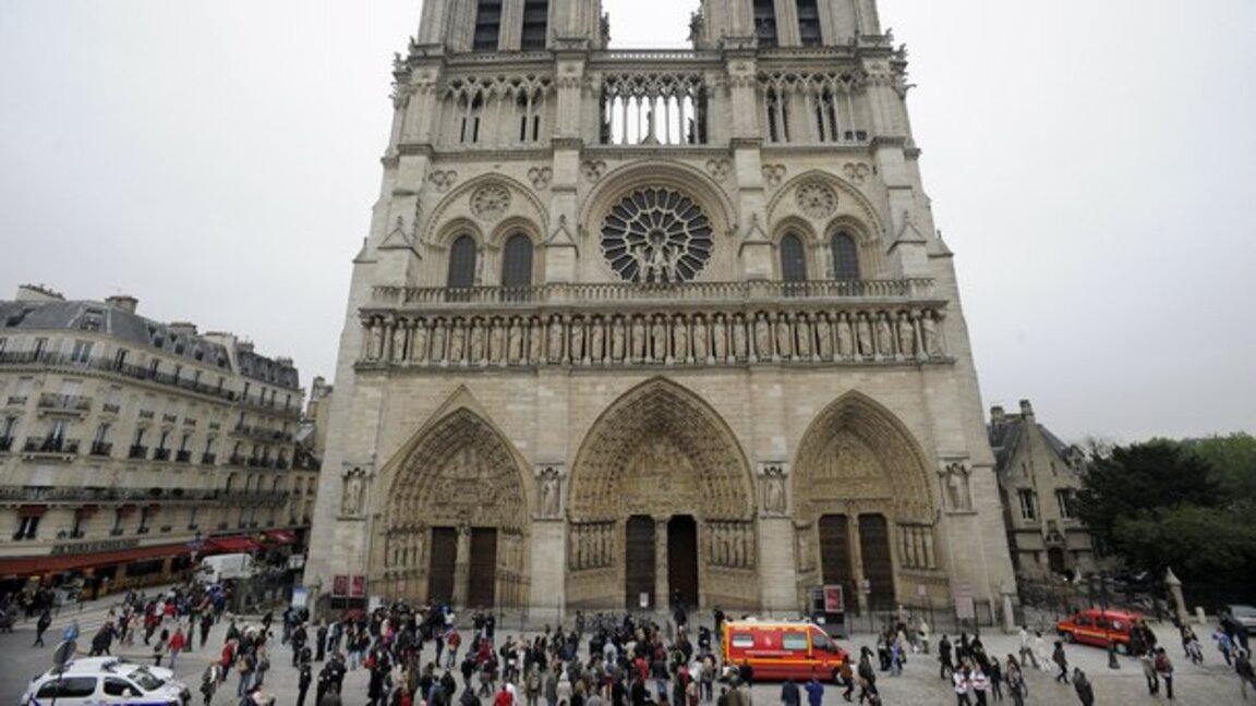 Промени в тържествената програма за отварянето на "Нотр Дам" заради лошото време