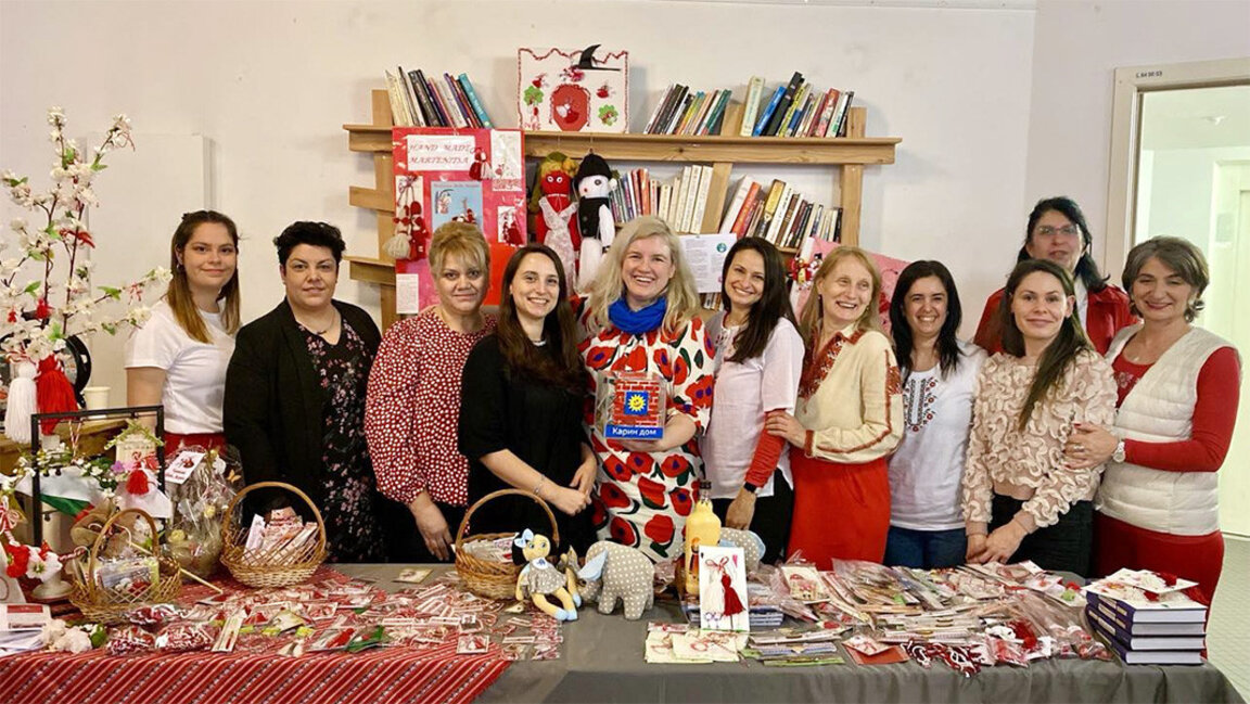 Búlgaros, rumanos y moldavos presentan juntos la martenitsa en Bruselas