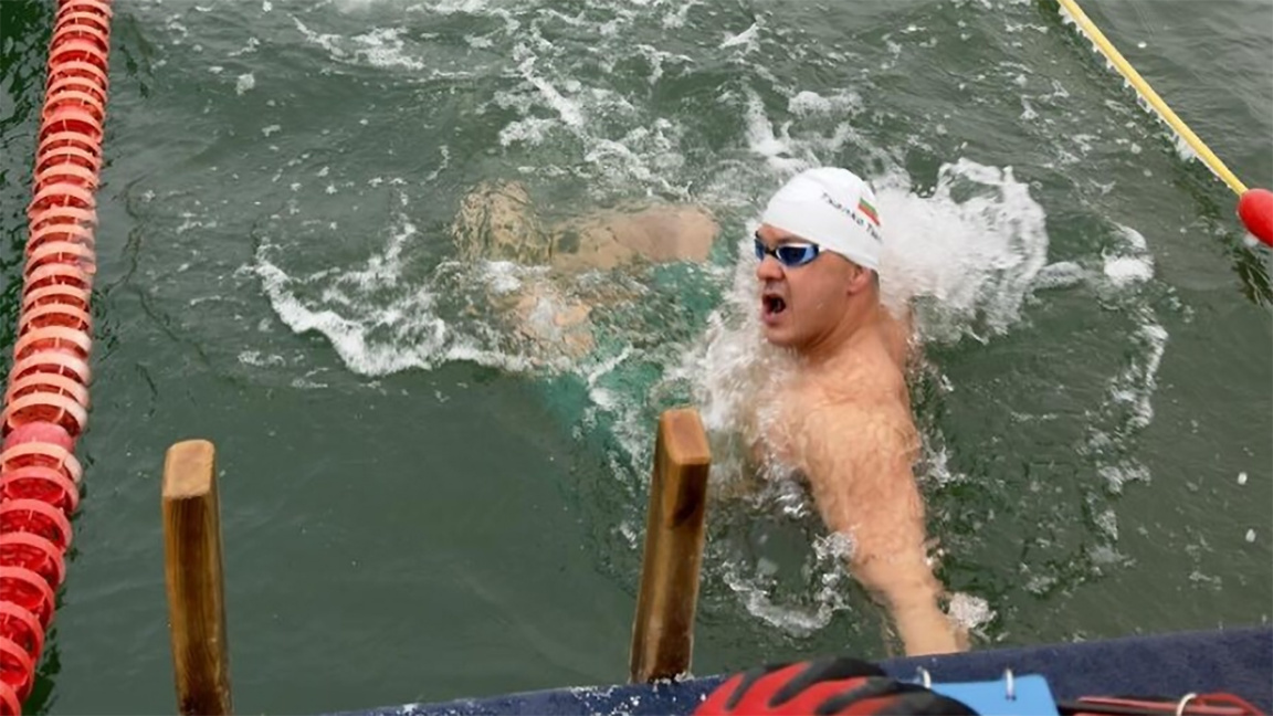 Tsanko Tsankov es subcampeón mundial de natación en aguas frías en 200 m