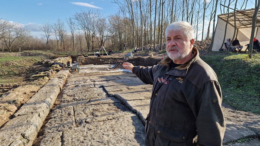 Archaeologists unearth ancient "mall" with 26 shops in Nicopolis ad Istrum
