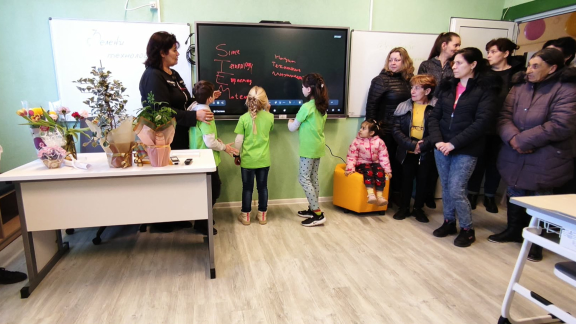 ОУ „Христо Ботев" – село Раковица откри нов STEM център