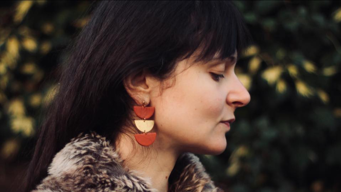 Разказвачка подреди и преведе на английс...