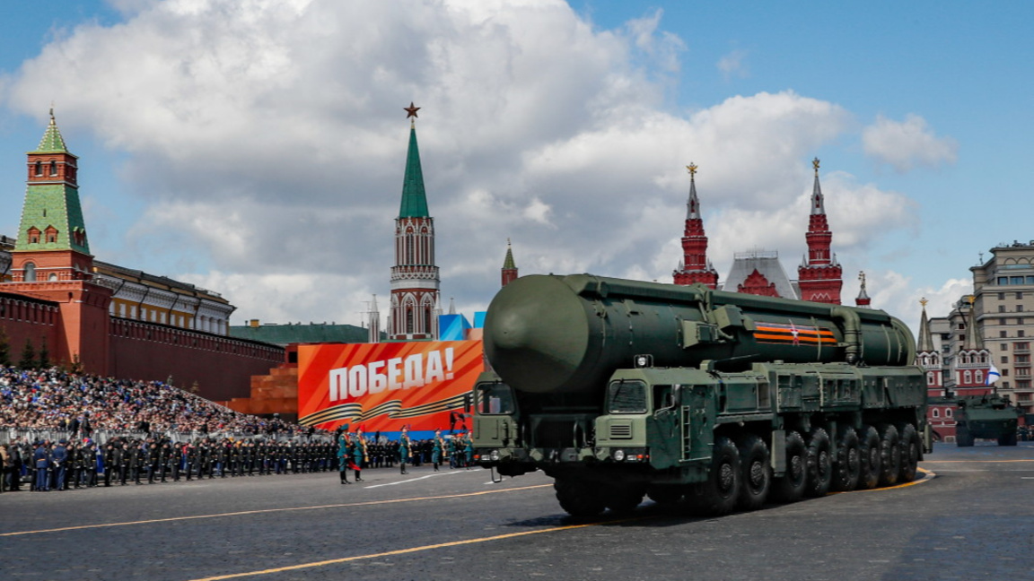 Пускови установки за междуконтинентални балистични ракети "Ярс" участват в репетицията на военния парад за Деня на победата на Червения площад, Москва, 5 май 2024 г.