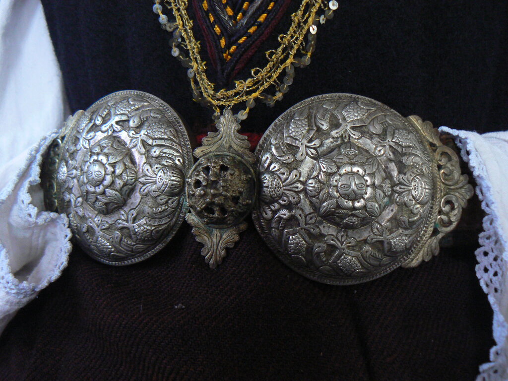 Pafti (ornate silver belt clasps) at the History Museum in Radilovo.