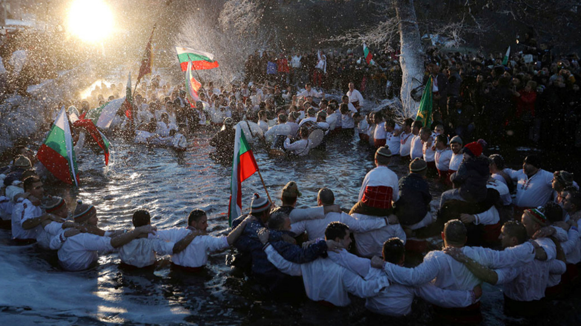 Teofani Yortusu'nda su yeni başlangıç için dünyayı arındırır 