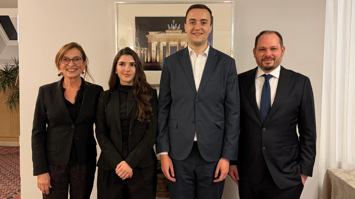 İki Bulgar genç, IPS bursu ile Almanya’da parlamenter staj yapacak 