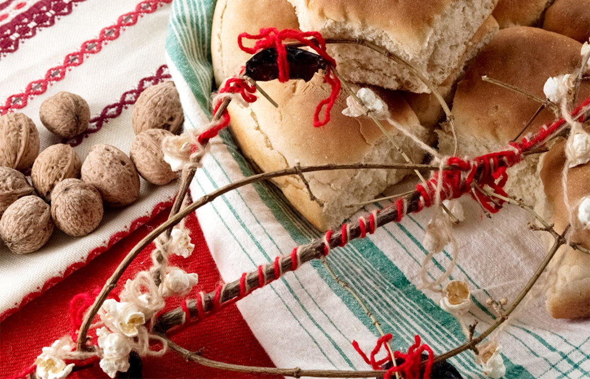 Срећу у новој години предсказују погача,...