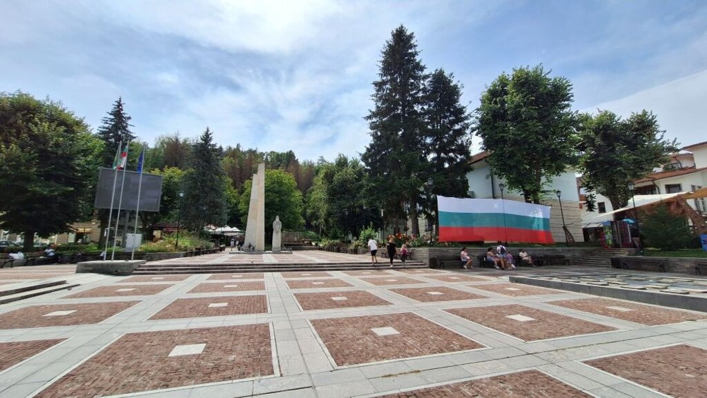 Трг Христа Ботева у центру Елене