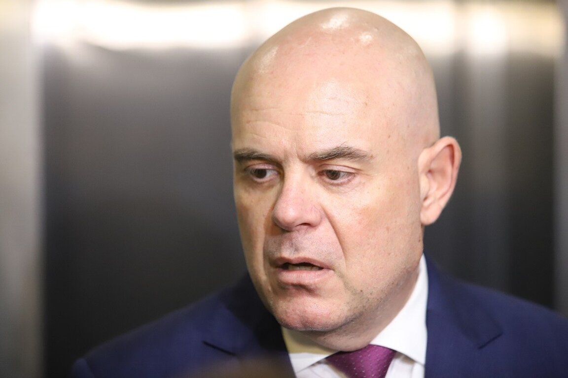 Гешев с жалби срещу министъра на правосъдието и бившия министър на вътрешните работи