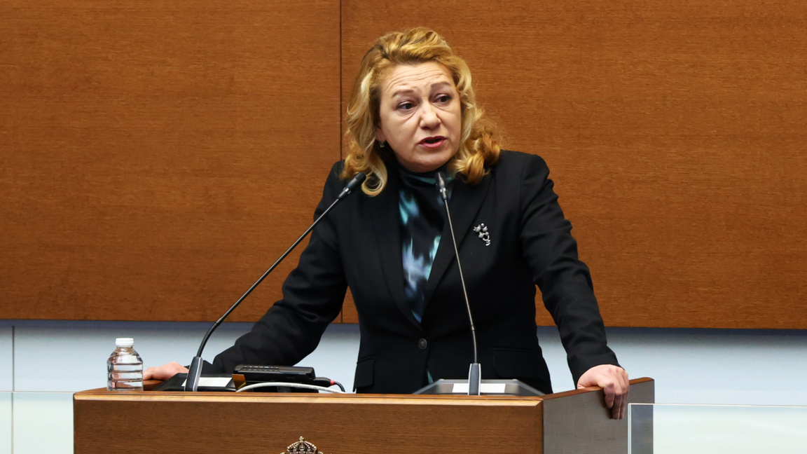 Стела Николова