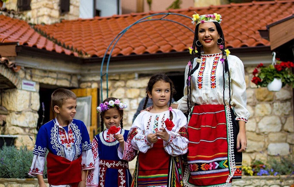 Rayna Mandzukova: "Quiero que la guerra no divida a la comunidad búlgara de Besarabia en Ucrania y Moldavia"