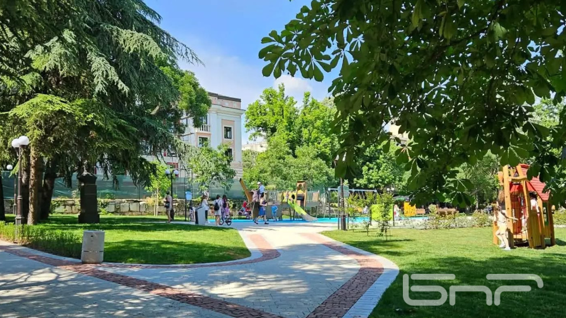 До 33° и предимно слънчево време, следоб...