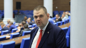 Пеевски: Демерджиев нощем вместо да мисли за съпругата си, мисли за мен!