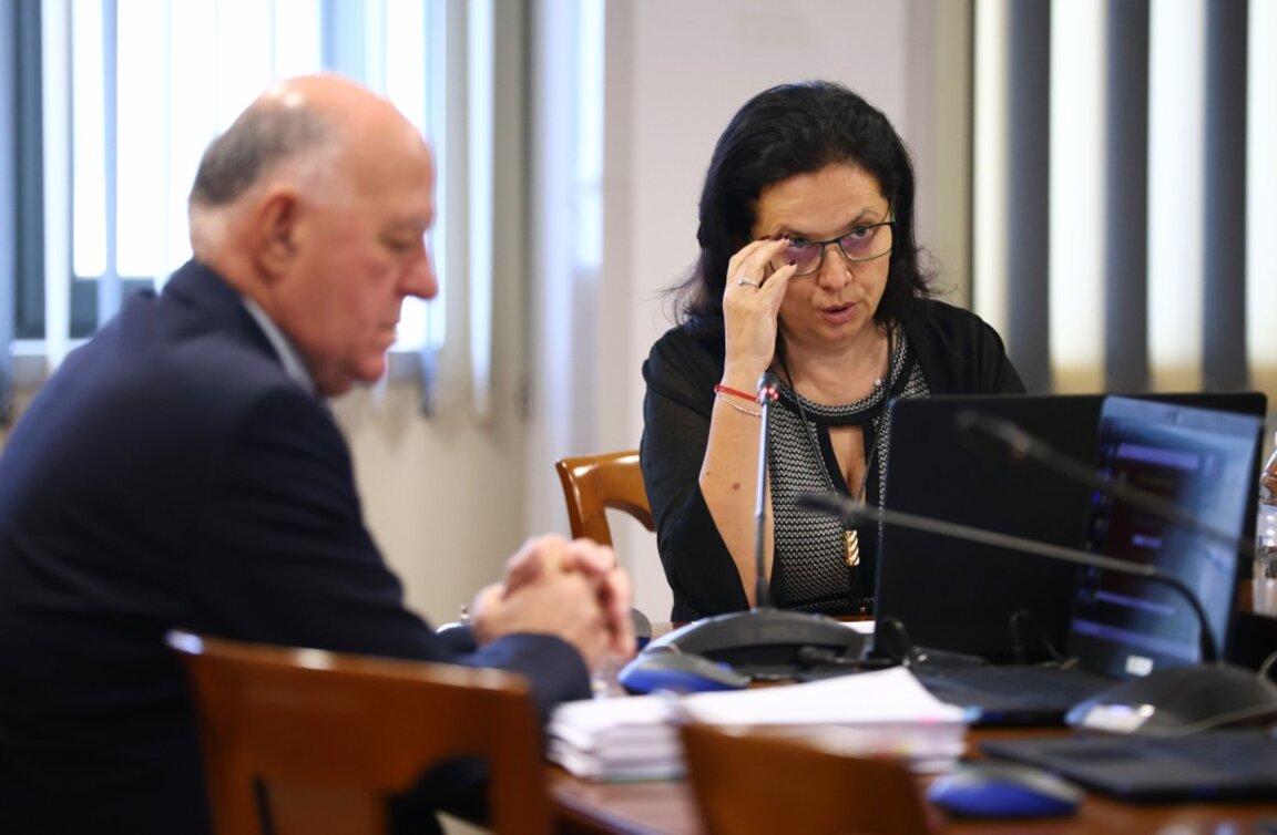 Представляващият Висшия съдебен съвет Боян Магдалинчев и министърът на правосъдието Мария Павлова на заседанието на 17 октомври 2024 г.