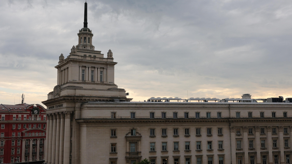 Изглед към сградата на Народното събрание