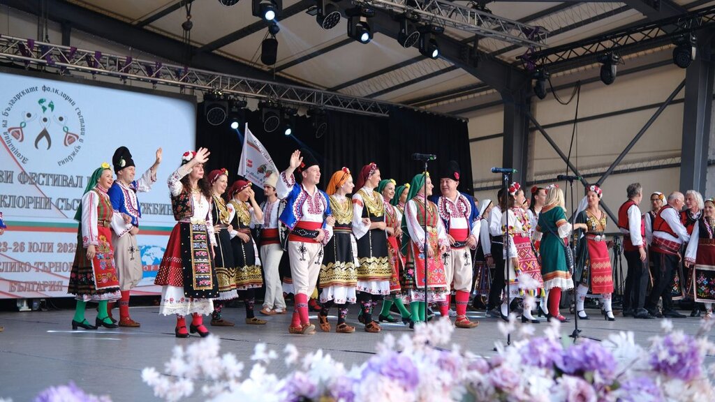 21 bulgarische Folkloregruppen aus 8 Ländern kommen in Burgas zusammen 