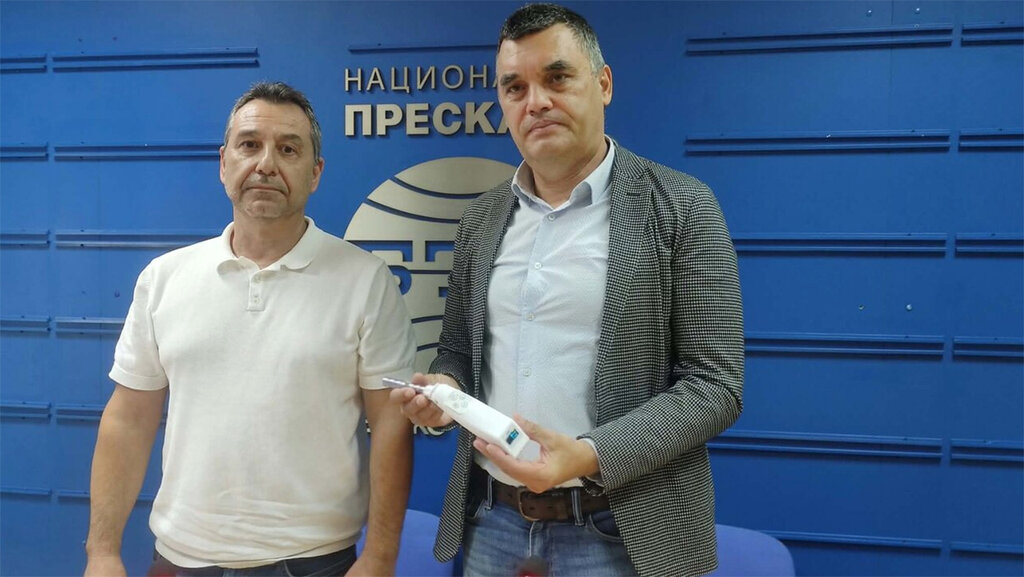 Mihail Chenkov (left) and oncology professor Dr. Svilen Maslyankov