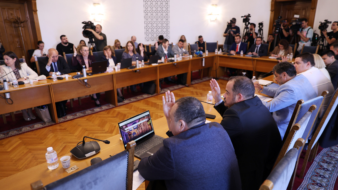Правната комисия подкрепи отпадането на лимита за секции извън ЕС