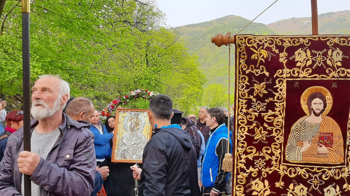 Тръгна литийно шествие от Бачковския манастир до "Клувията"