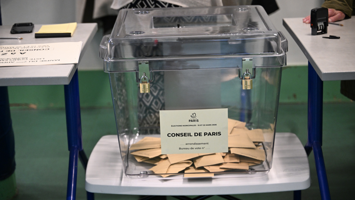 Хиляди населени места във Франция избраха кмет на първия тур на местния вот