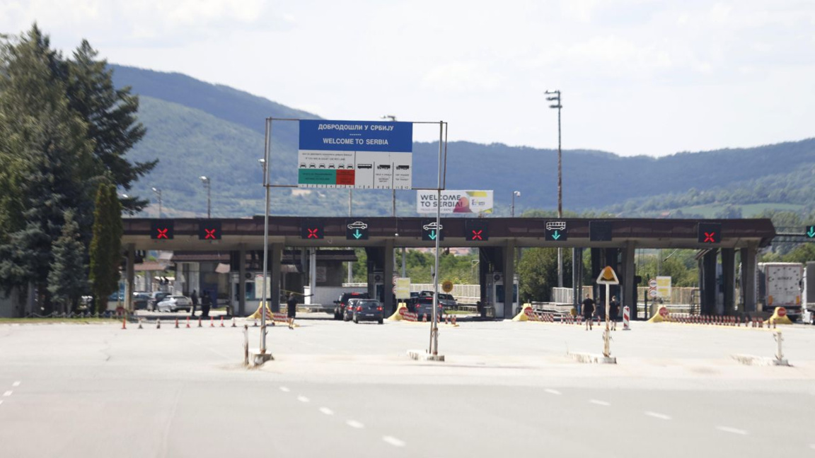 Nisi vala sezonale e turistëve dhe e punëtorëve migrantë drejt Turqisë