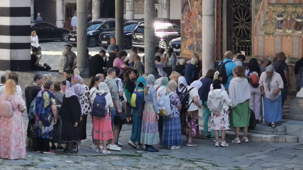 Des centaines de fidèles commémorent la Dormition de saint Jean de Rila