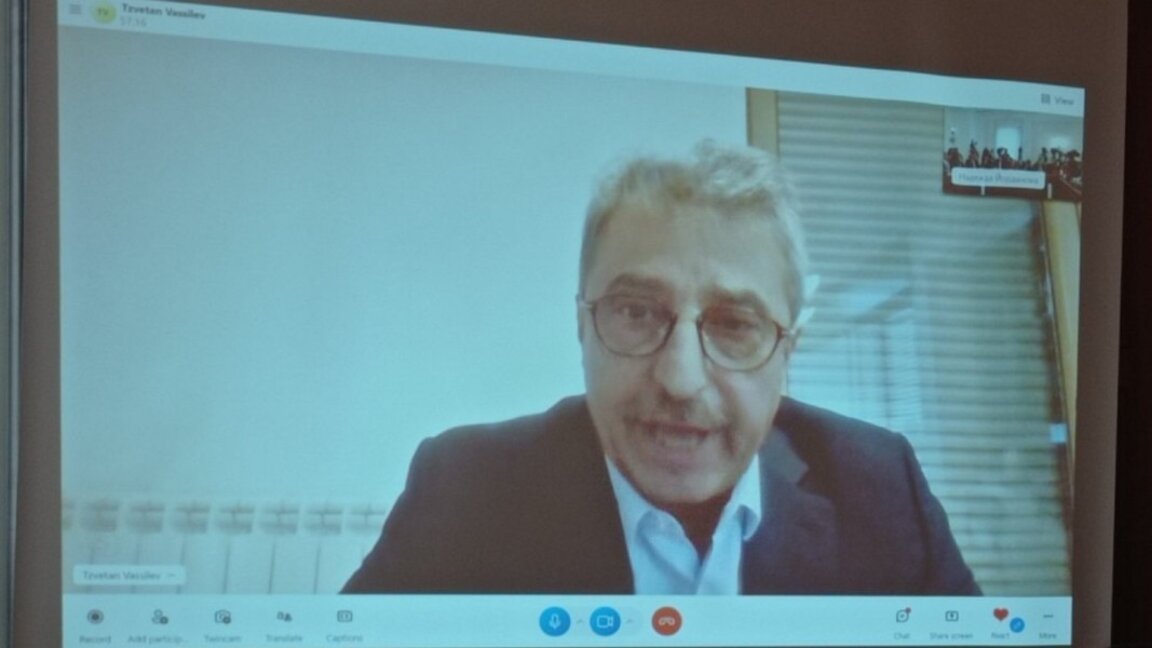 Депутатите изслушват Цветан Василев по видеовръзка от Белград