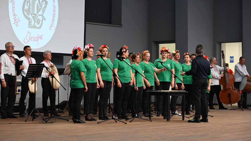 The memory of Bulgarian ensemble "Guslarche" brings dancers back from abroad