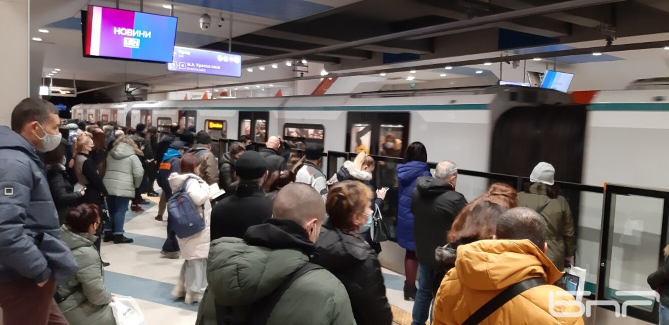 Заради протеста в наземния транспорт: Повече влакове в столичното метро