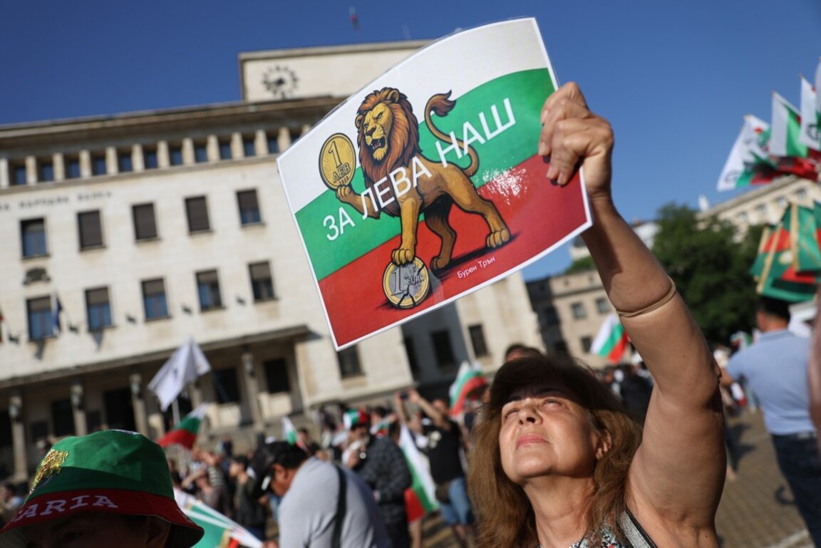 На  митинга в защита на българския лев край НС и БНБ -  4 юни 2025 г.
