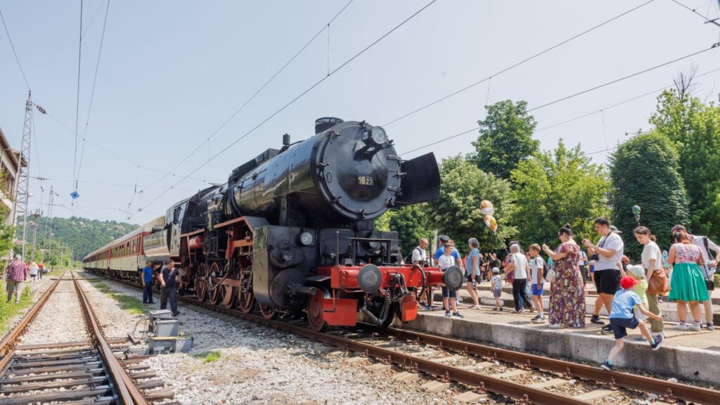 Hekurudha e ngushtë e Rodopeve – 100 vjet magji mbi shina
