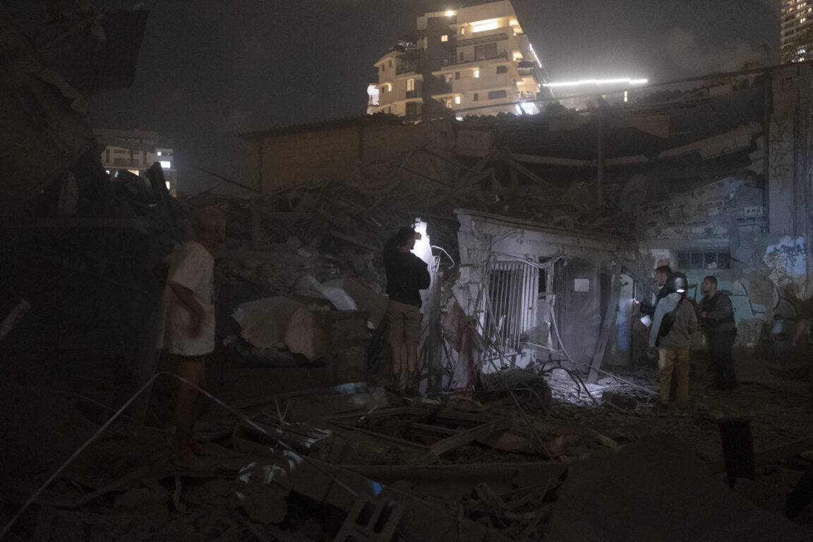 Общият брой на жертвите в Близкия изток надхвърля 1000, има и загинали чужди граждани