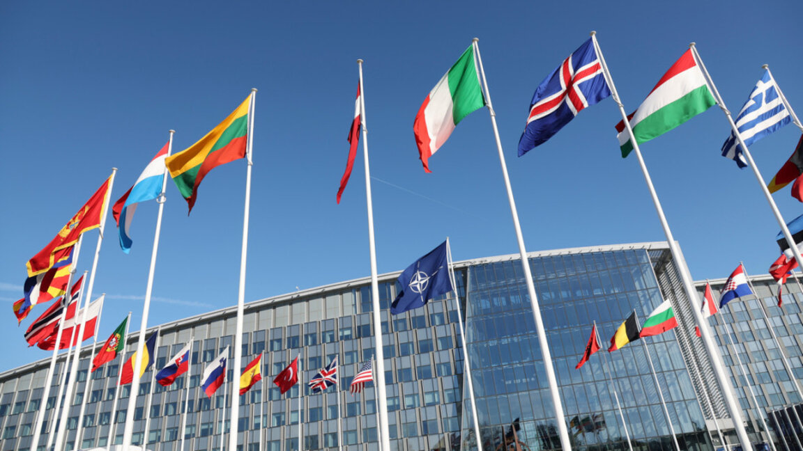 18 страни от НАТО ще покрият критерия за разходи за отбрана