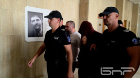 Двамата обвинени в притежание на 100 кг марихуана остават в ареста