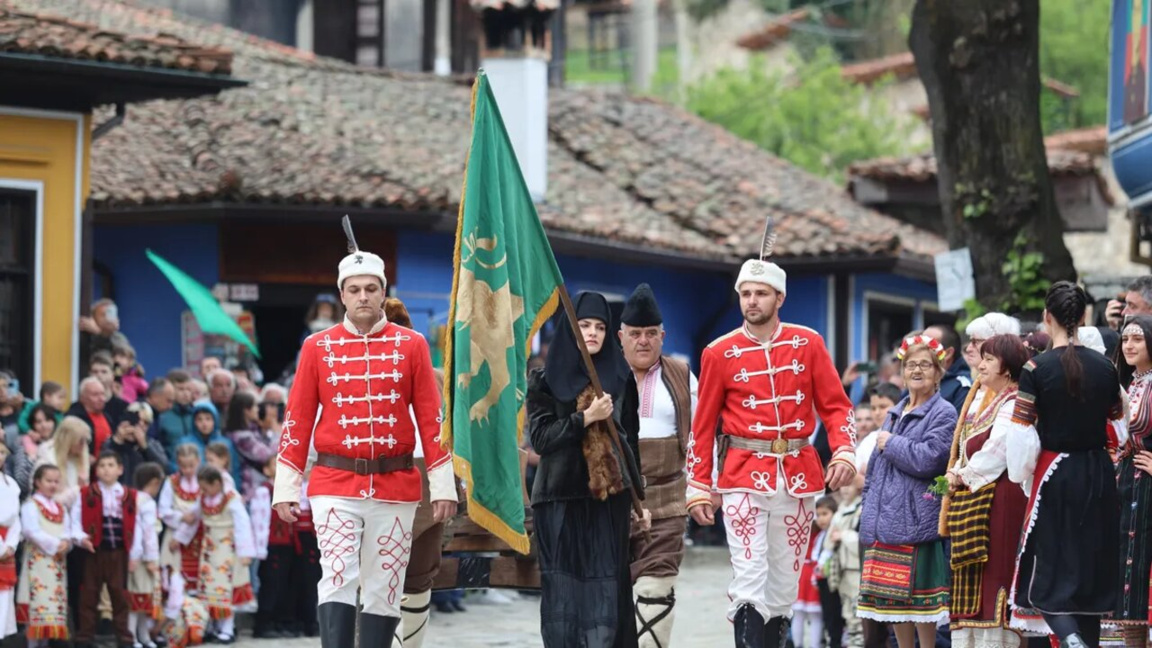 Actos en Bulgaria por el 150º aniversario del Levantamiento de Abril