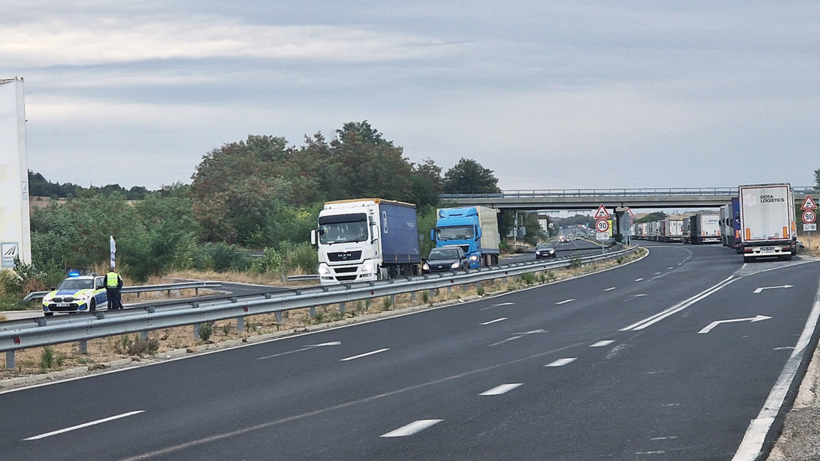Trafic intens pentru camioanele care se îndreaptă spre Turcia