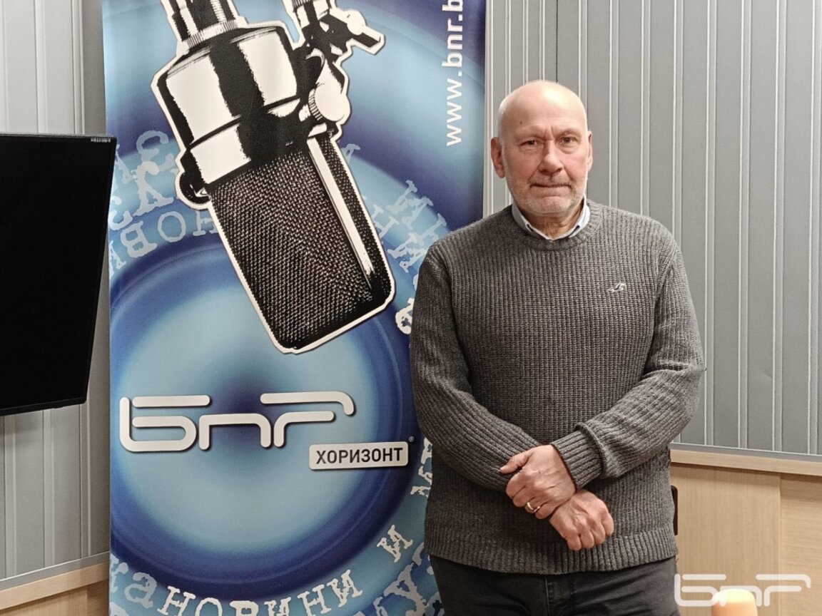 Проф. Николай Овчаров