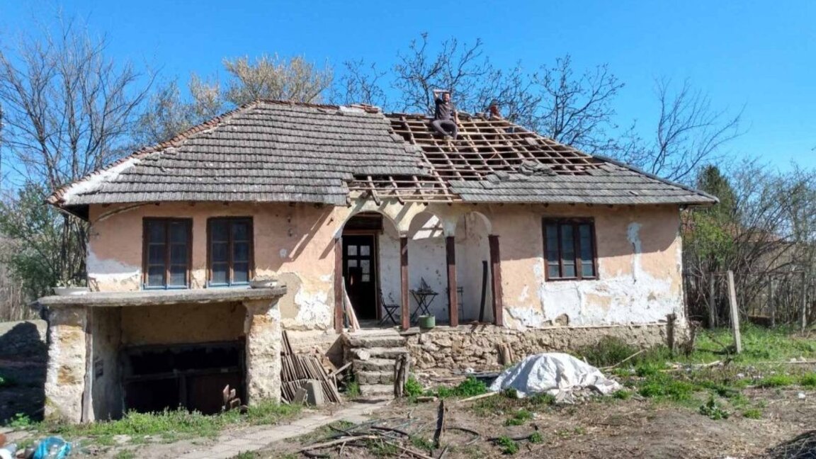 Architect Rumen Dzhagarov leaves Sofia to restore his ancestral home in Novo Selo village
